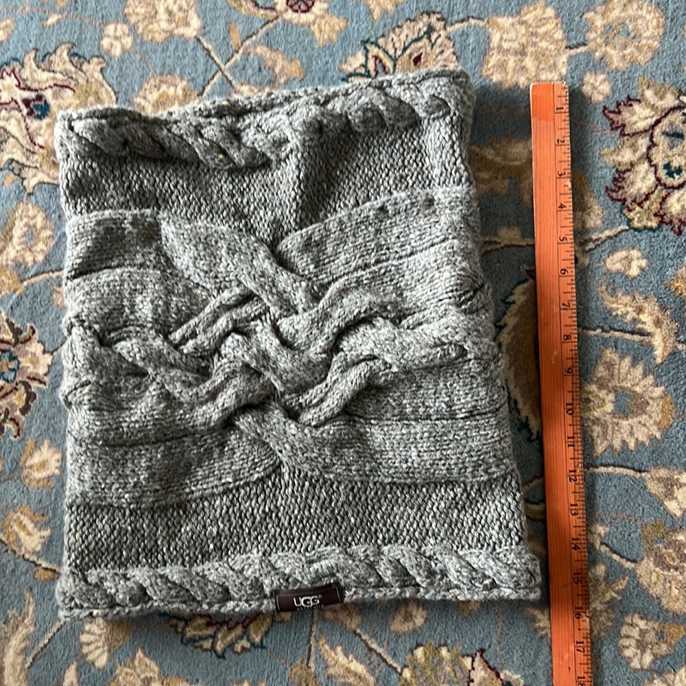 Ugg Gray Marked Cable Infinity Scarf - image 3